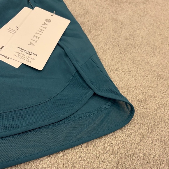 Athleta Mesh Racer Run 2.5” Short - Picture 4 of 11
